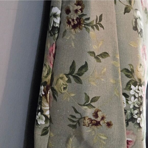 NWT, SAGE AND FLORAL TOTE - Picture 4 of 7